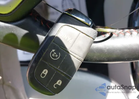 2020 Jeep Compass Limited 4X4 из США, поврежденный, VIN 3C4NJDCB5LT118852